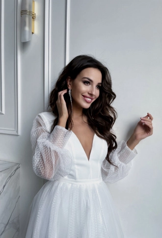 Молочное платье с трикотажный верхом и пышной юбкой