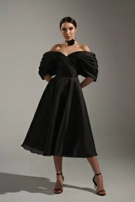 Чёрное платье миди из органзы с объёмными спущенными плечами Чёрное платье миди из органзы с объёмными спущенными плечами