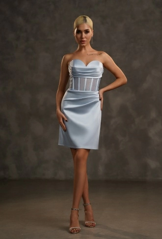 Голубое атласное платье мини с перчатками