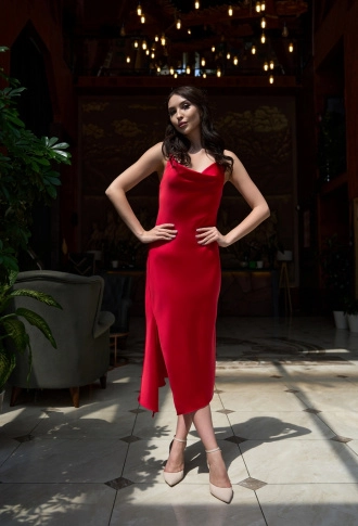 Красное платье комбинация