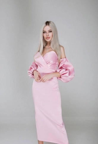 Розовое атласное платье миди с рукавами буфами Розовое атласное платье миди с рукавами буфами