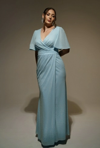 Голубое блестящее платье по фигуре с рукавами крыло