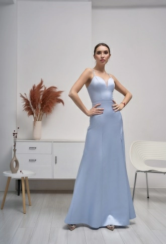 Голубое атласное платье с разрезом на ноге Голубое атласное платье с разрезом на ноге