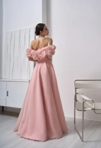 Пудровое платье трансформер из органзы с оборкой