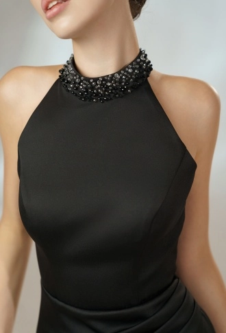 Чёрное платье американка с бусинами на спине Чёрное платье американка с бусинами на спине