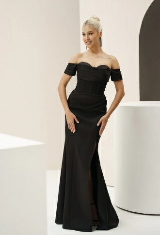 Чёрное атласное платье на корсете