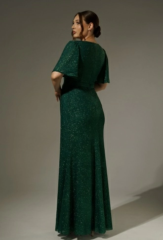 Изумрудное блестящее платье по фигуре с рукавами крыло