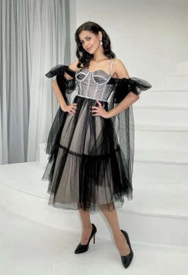 Чёрно-бежевое фатиновое платье миди с алмазными вставками