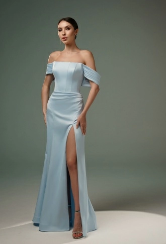 Голубое атласное платье с корсетным лифом
