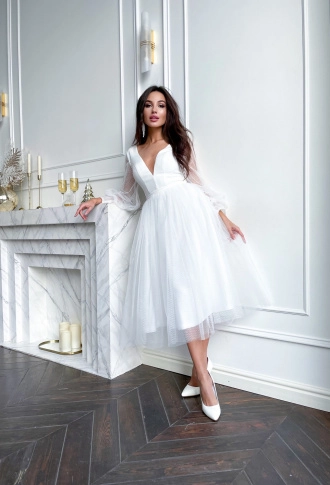 Молочное платье с трикотажный верхом и пышной юбкой
