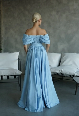 Голубое платье из тафты с накладной юбкой Голубое платье из тафты с накладной юбкой