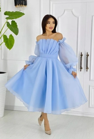 Голубое платье миди из органзы с длинными рукавами Голубое платье миди из органзы с длинными рукавами