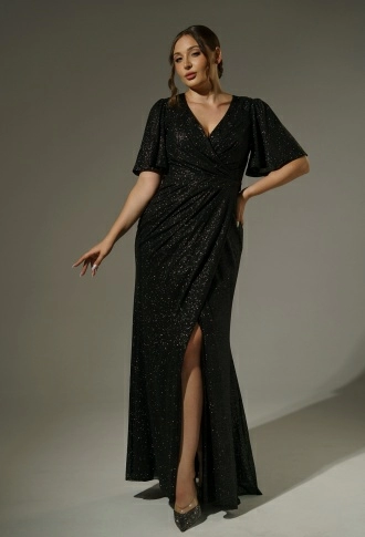 Чёрное блестящее платье по фигуре с рукавами крыло