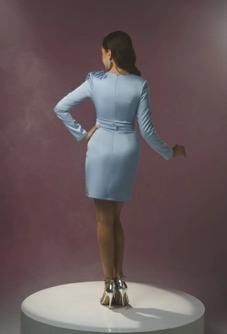 Голубое платье мини по фигуре с длинными рукавами