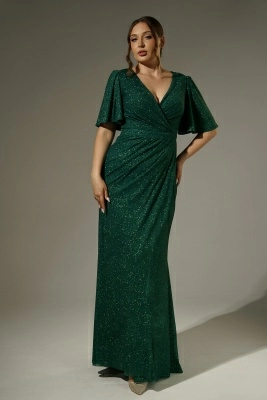 Изумрудное блестящее платье по фигуре с рукавами крыло