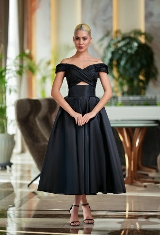 Чёрное выпускное платье миди из органзы