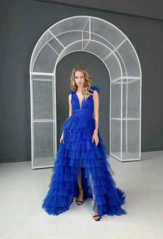 Синее платье с каскадной асимметричной юбкой Синее платье с каскадной асимметричной юбкой