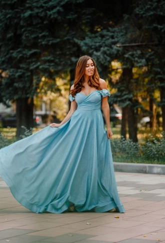 Голубое блестящее платье Голубое блестящее платье