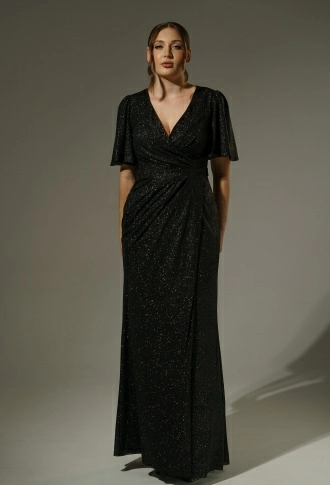 Чёрное блестящее платье по фигуре с рукавами крыло