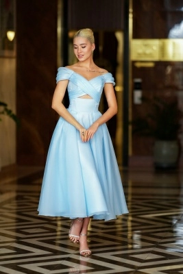 Голубое платье миди из органзы