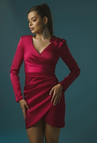 Платье мини по фигуре с длинными рукавами - Фуксия