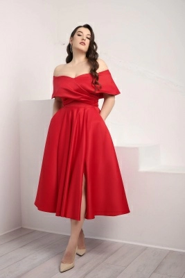 Красное атласное платье миди со спущенными плечами Красное атласное платье миди со спущенными плечами
