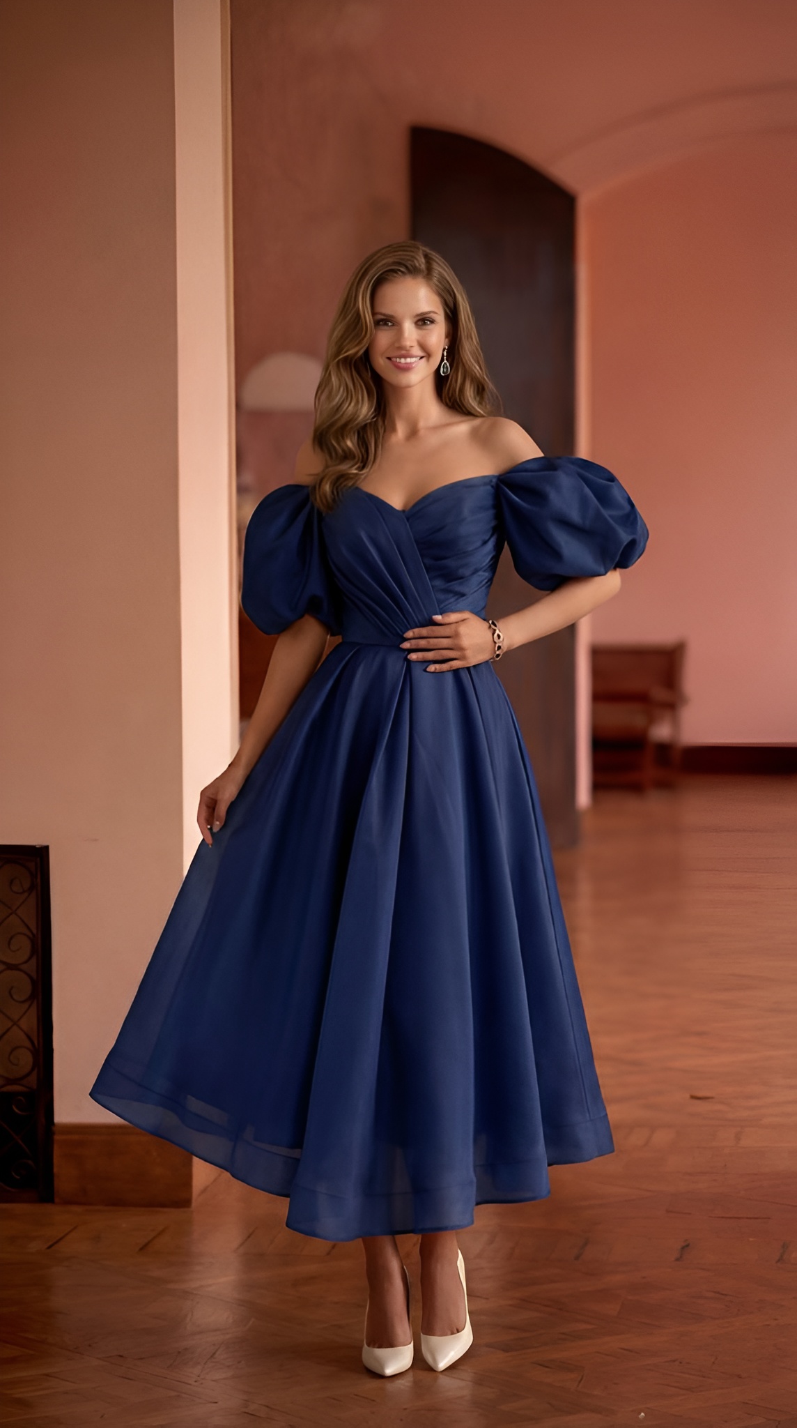 Синее корсетное миди-платье с объёмными рукавами