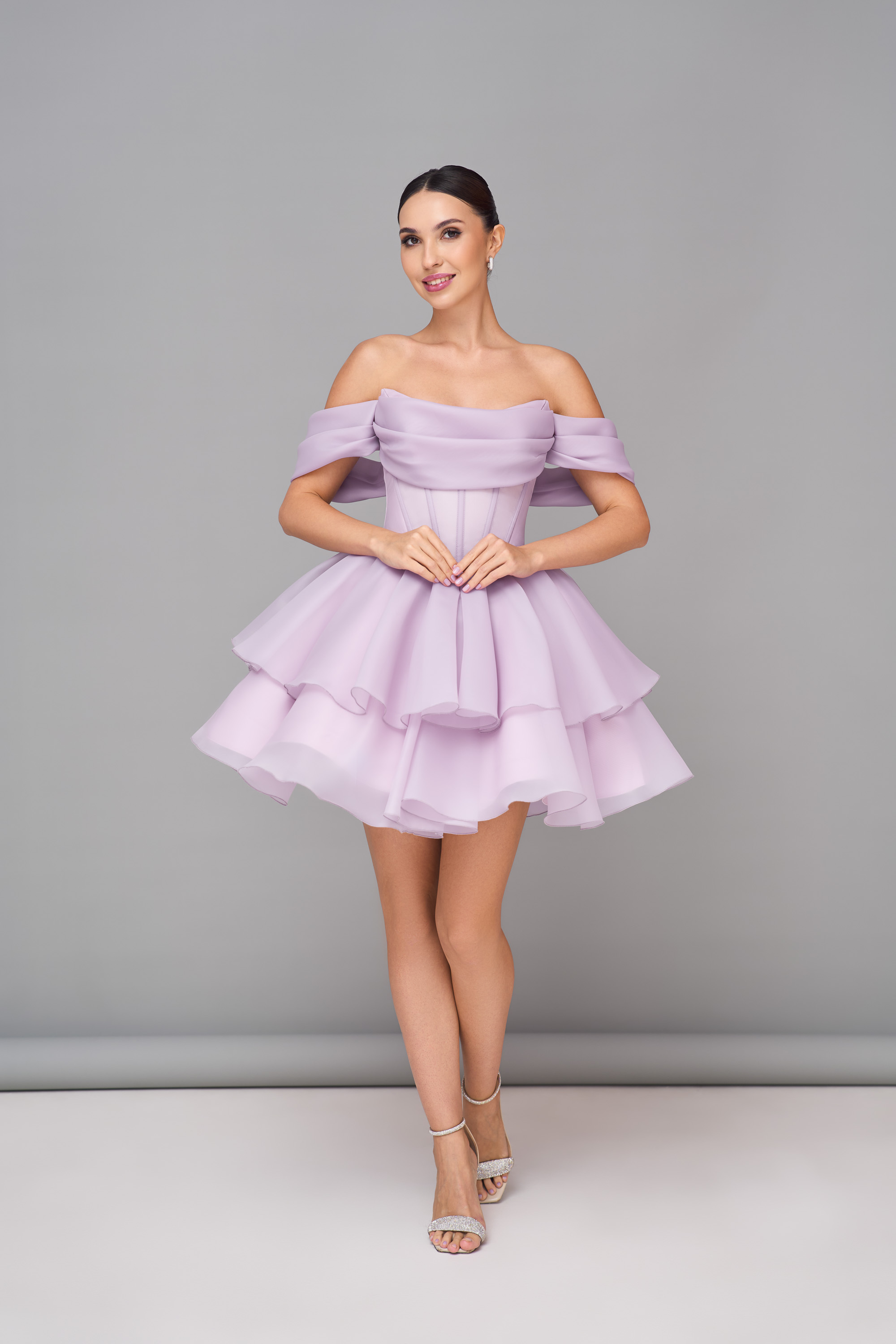 Лиловое платье мини с корсетом и со спущенными плечами