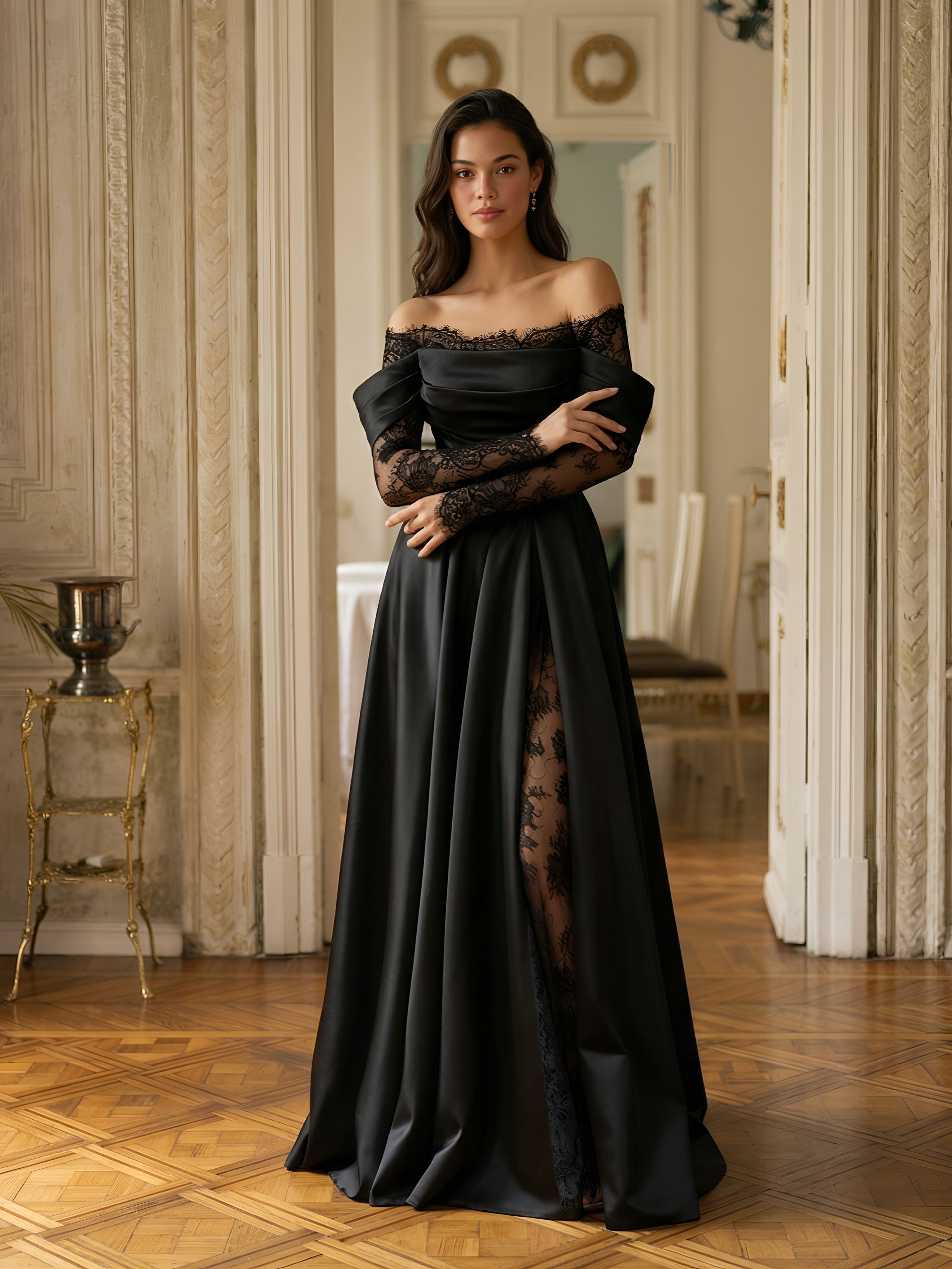 Черное вечернее платье А-силуэта с кружевными вставками и спущенными рукавами