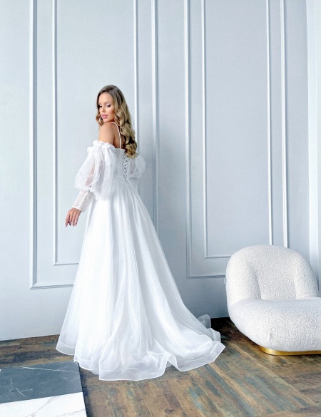 Свадебное платье со шлейфом Кайли