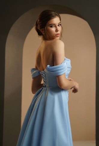 Голубое атласное платье трансформер