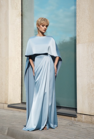 Голубое платье с кейпом