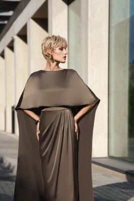 Кофейное платье с кейпом