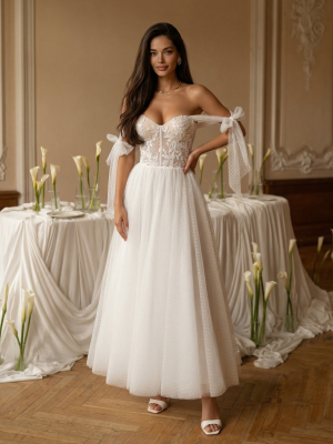 Белое платье миди А-силуэта с кружевным корсетом и воздушными рукавами-бантами