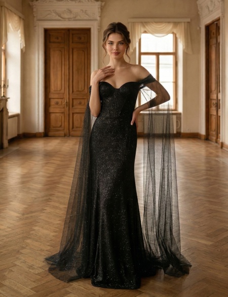 Чёрное блестящее платье по фигуре с длинными фатиновыми рукавами