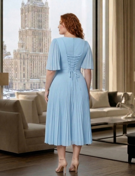 Голубое платье миди с плиссированной юбкой и рукавами-крылышками