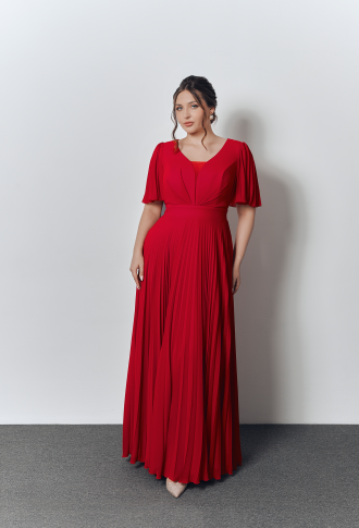 Красное платье с плиссированной юбкой и рукавами-крылышками