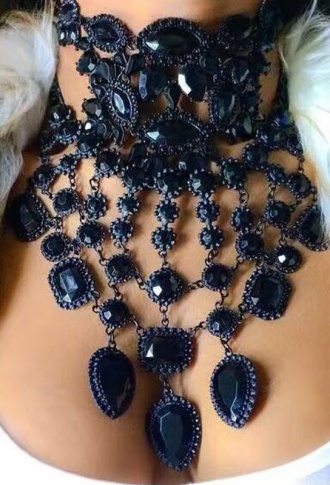 Чёрное большое колье