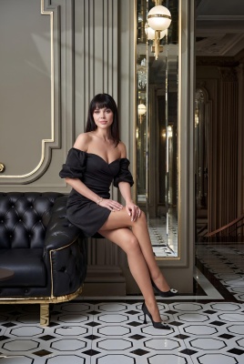 Черное платье мини с буфами