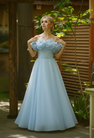 Голубое платье с оборкой из цветов