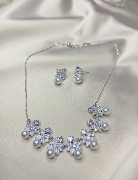 Серебряный набор колье и серьги с жемчугом 300409