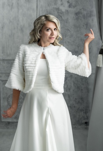 Шубка каскадная с одной пуговицей, рукава 3/4 расклещенные