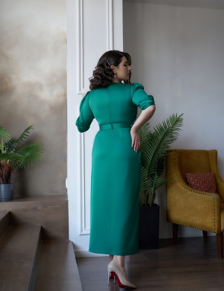 Изумрудное прямое платье с запахом и рукавами 3/4