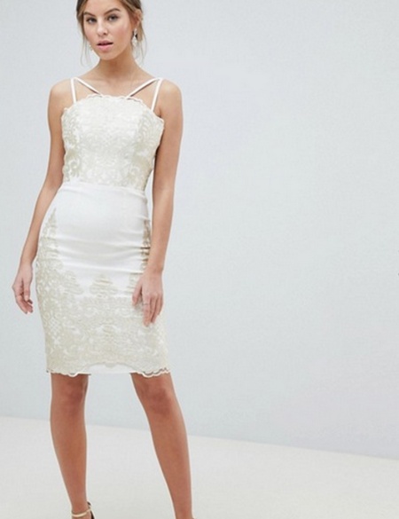 Кремовое платье на бретельках с золотой вышивкой