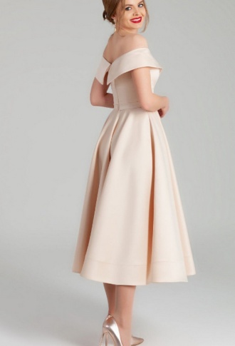 Кремовое атласное платье миди со спущенными плечами