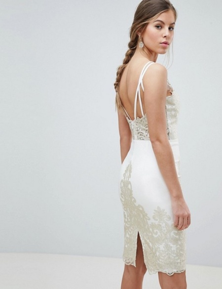 Кремовое платье на бретельках с золотой вышивкой