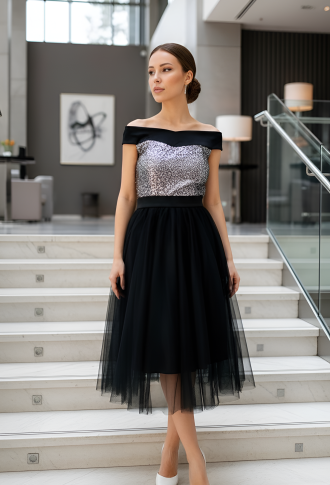 Черное платье со спущенными плечами, блестящим лифом, юбка фатин