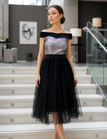 Черное платье со спущенными плечами, блестящим лифом, юбка фатин