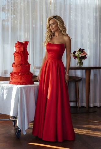Красное вечернее платье в пол