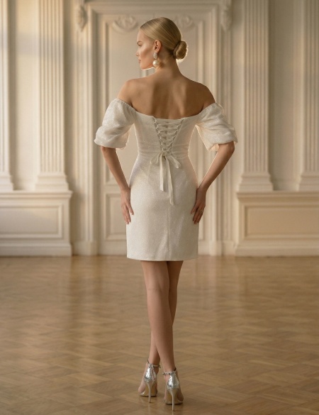 Белое блестящее платье мини с буфами